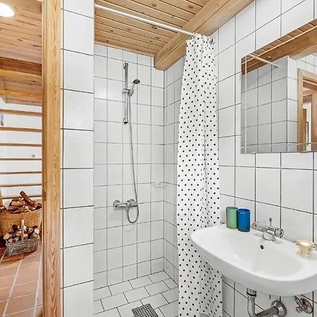 4 Bedroom In Dom wakacyjny *
